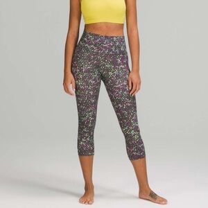 Women’s Lululemon Wunder Under High-Rise Tight 21" Luxtreme Leggings Size 8